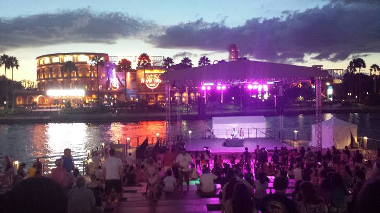 Universals-Lagoon-Stage-CityWalk