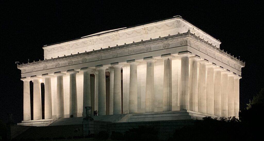 Lincoln Memorial at night 4