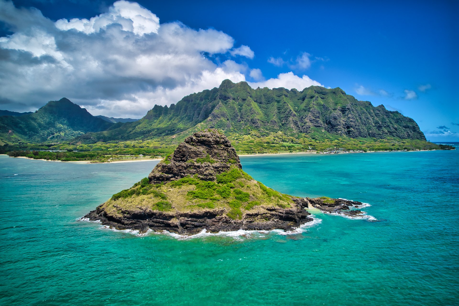 Mokoliʻi Island in Kāneʻohe Bay near Kualoa